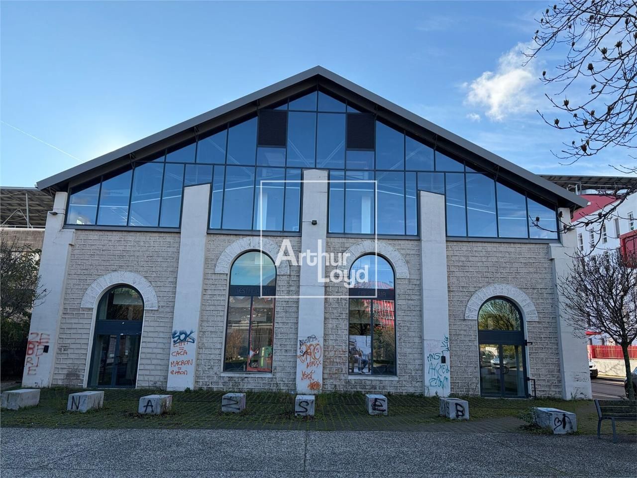 Arthur Loyd vous propose à la vente un magnifique