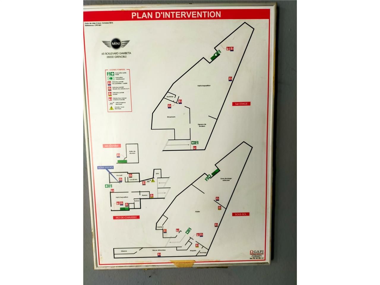 Location locaux commerciaux 1950 m² non divisibles