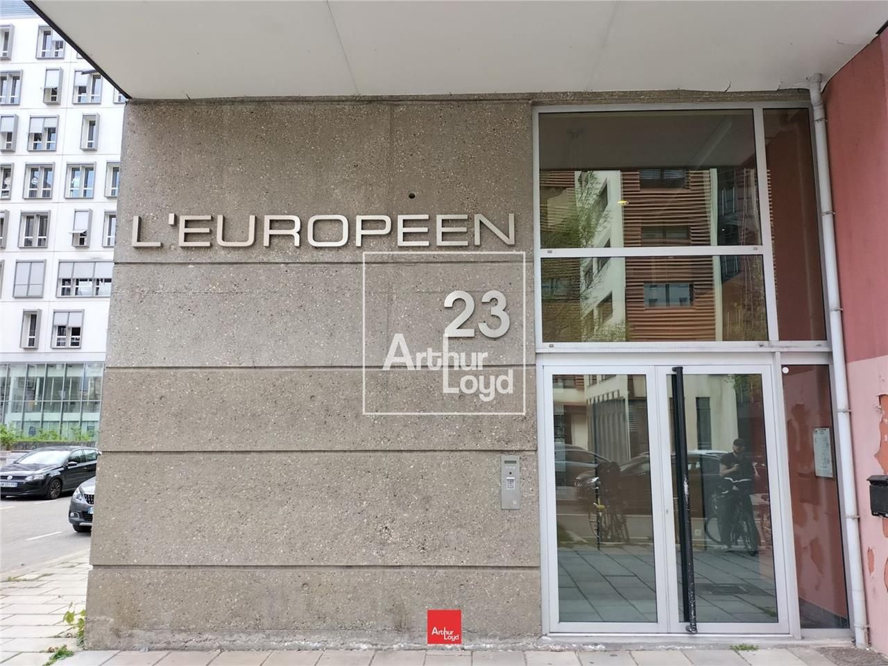 Située en plein centre du quartier Europole, à pr