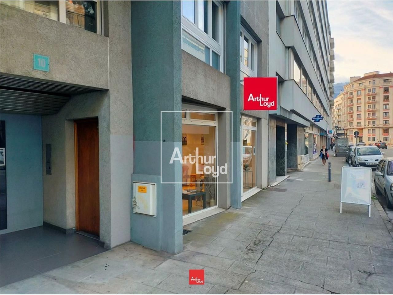 A VENDRE LOCAL COMMERCIAL EN REZ DE CHAUSSEE DE