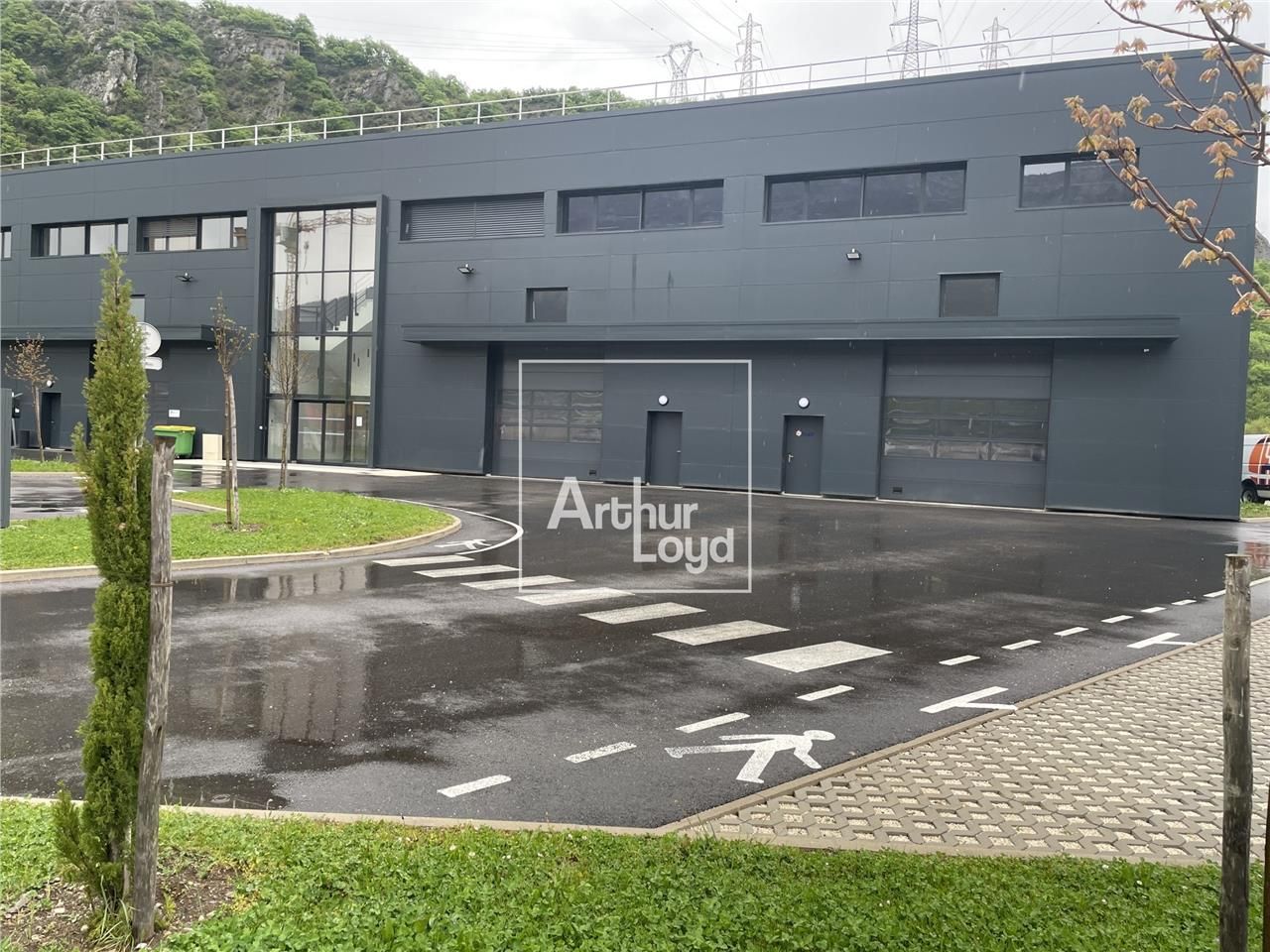 À louer - Bureaux neufs et locaux d'activités - I