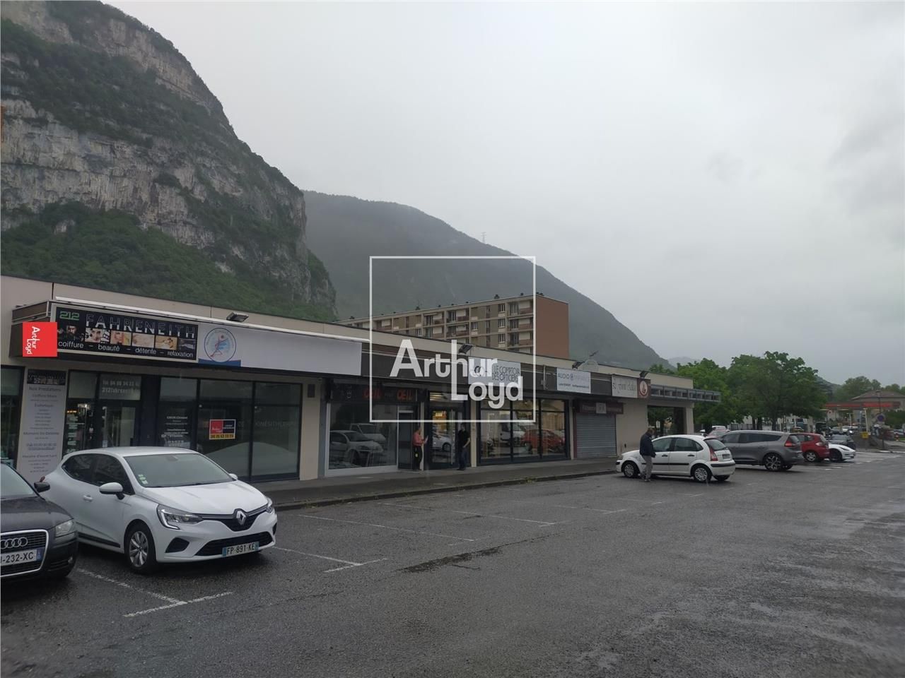 A LOUER  SASSENAGE LOCAL COMMERCIAL DE 83 M² DANS