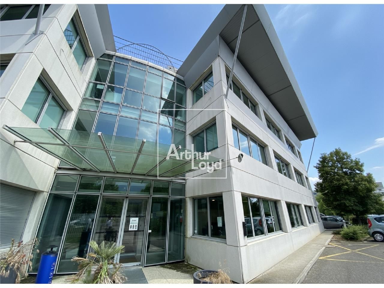 Arthur Loyd vous propose à la location deux plate