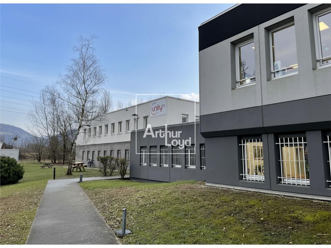 Exceptionnel : ARTHUR LOYD vous propose un bâtime