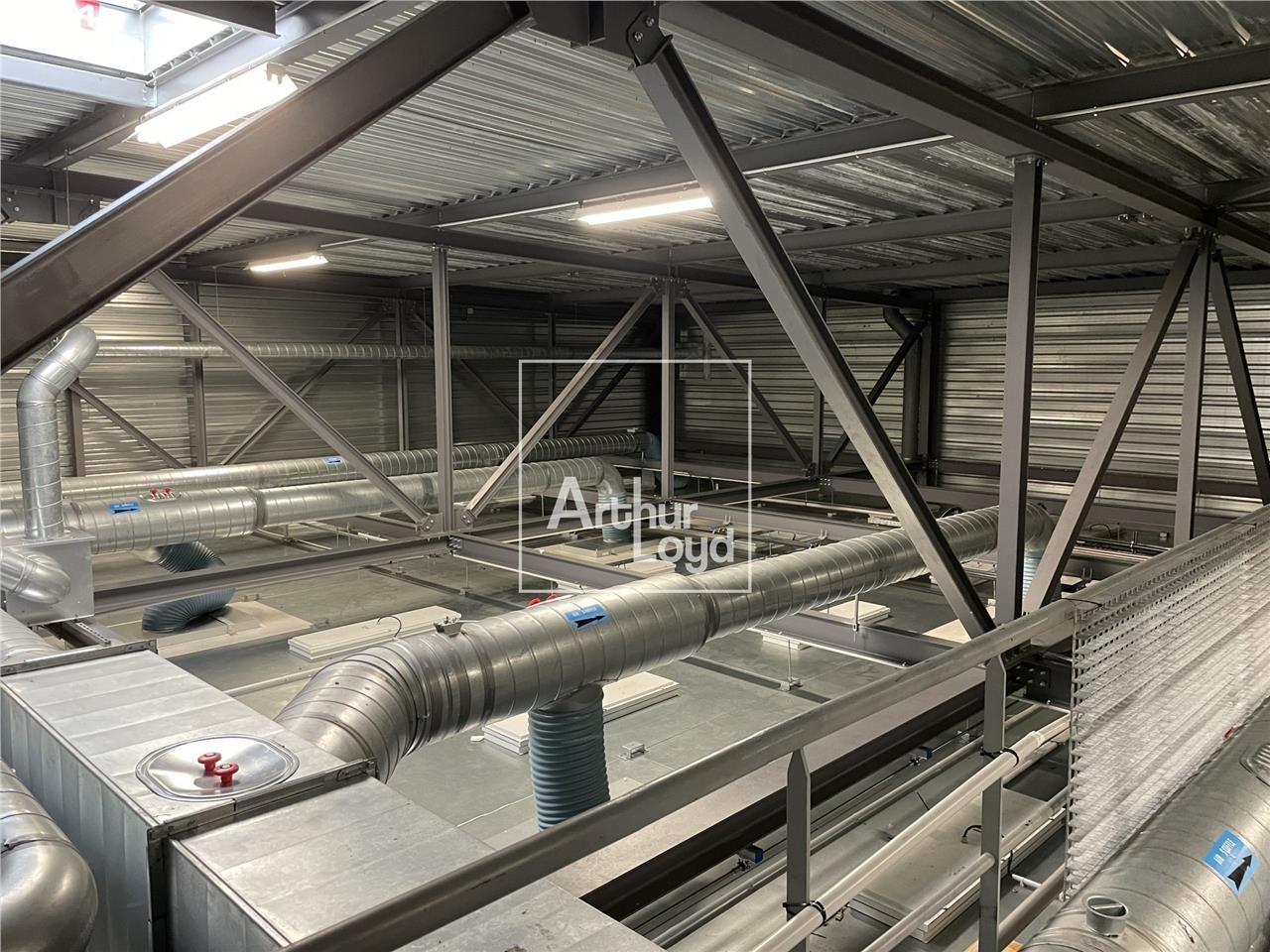 Exceptionnel : ARTHUR LOYD vous propose un bâtime