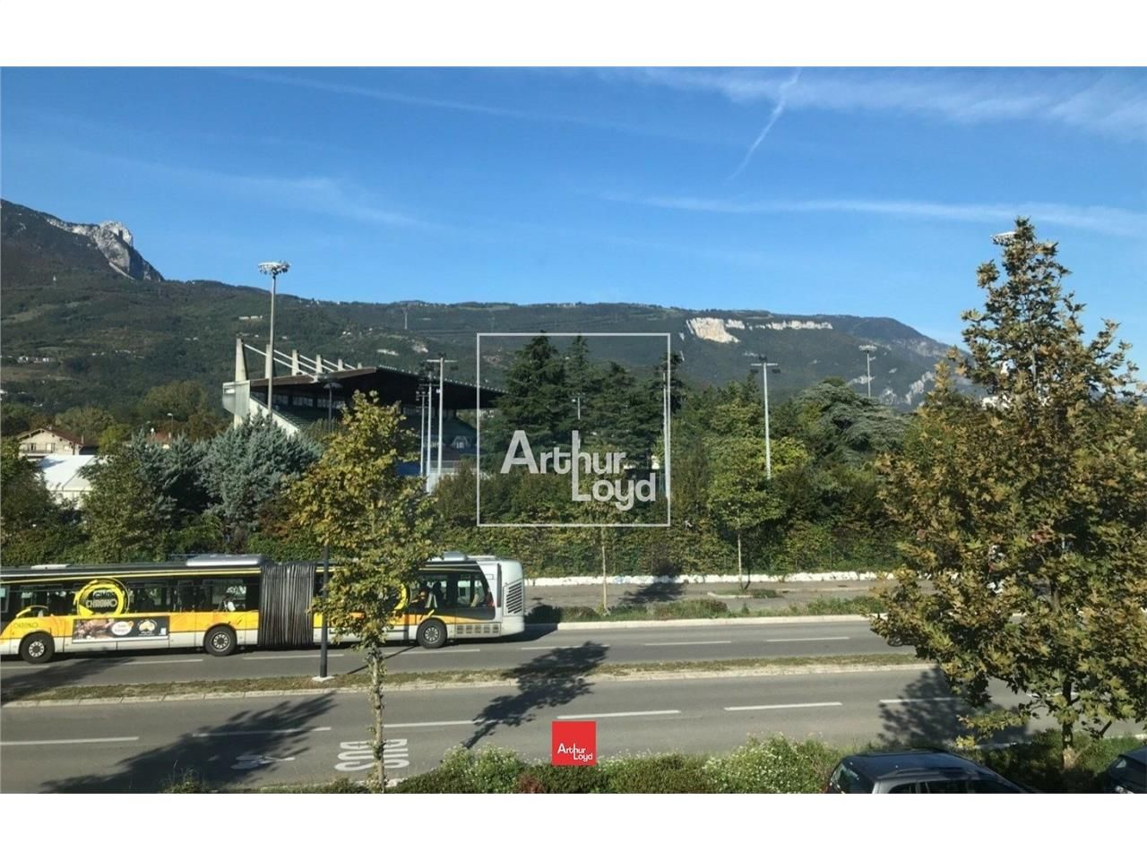 Idéalement situés à l'entrée de la ville de Greno