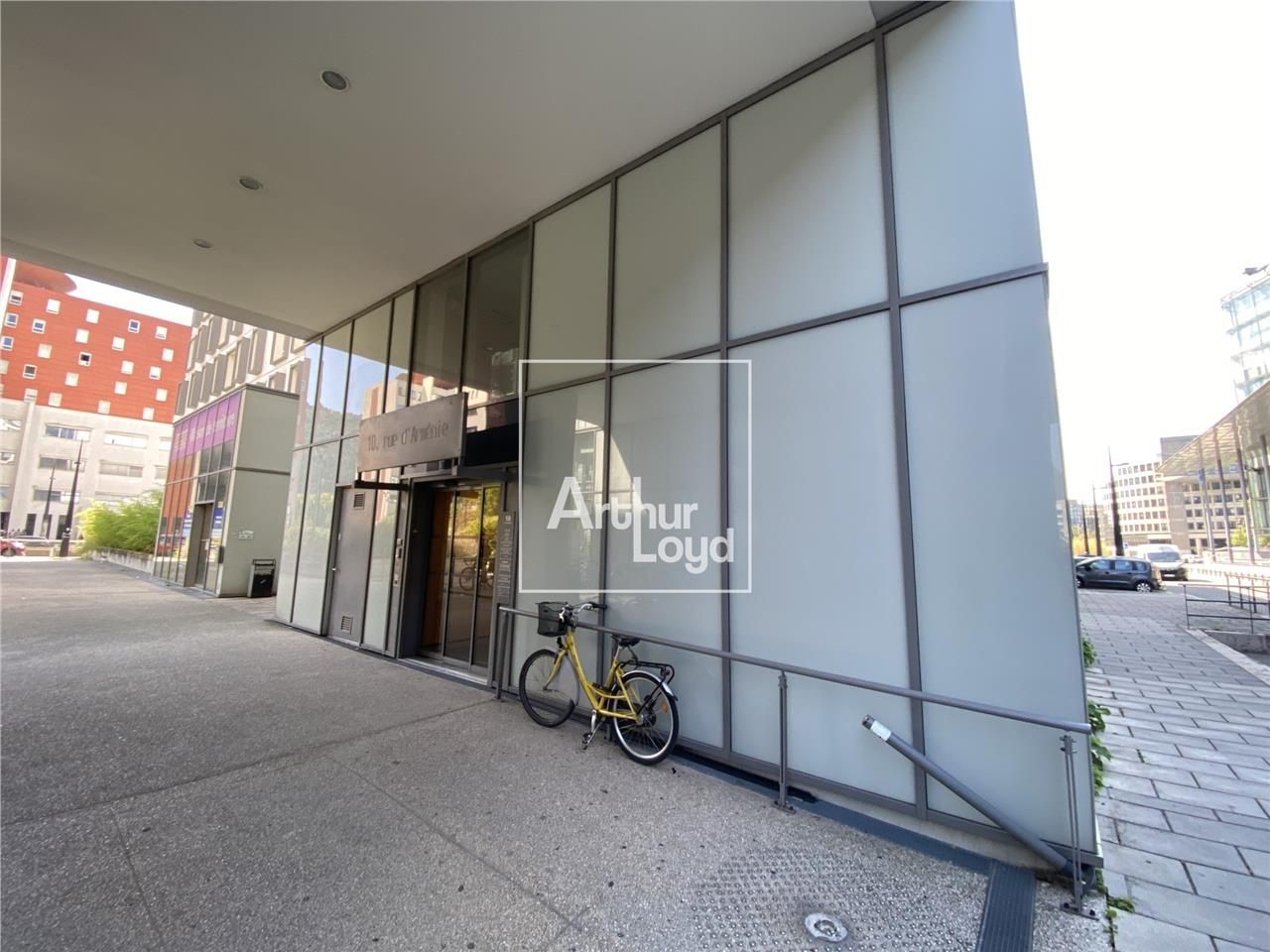 Arthur Loyd Grenoble vous propose 2 surfaces de b