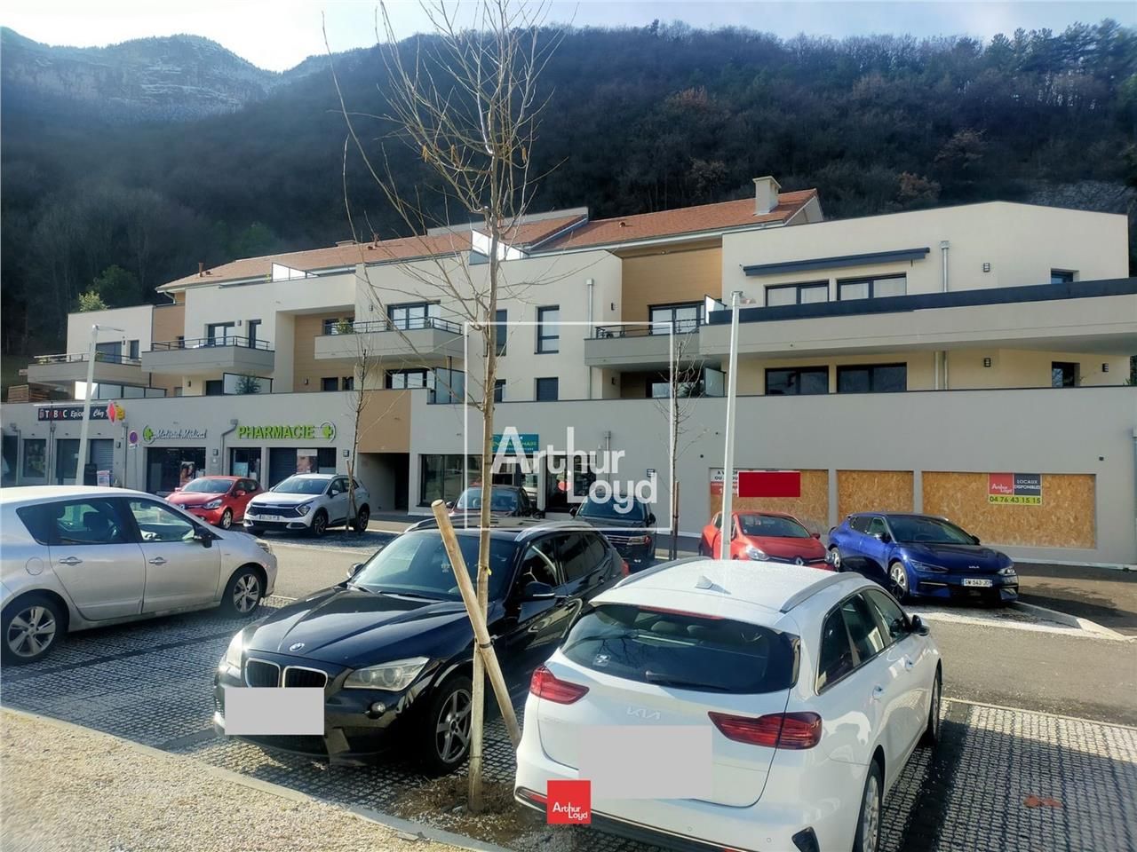 A LOUER, local commercial neuf de 165 m² au 