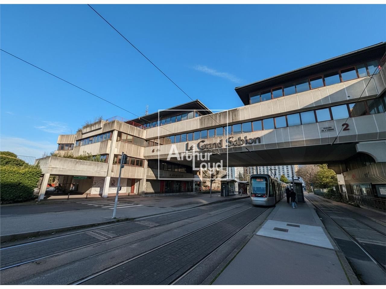 Arthur Loyd Grenoble vous propose une surface de 
