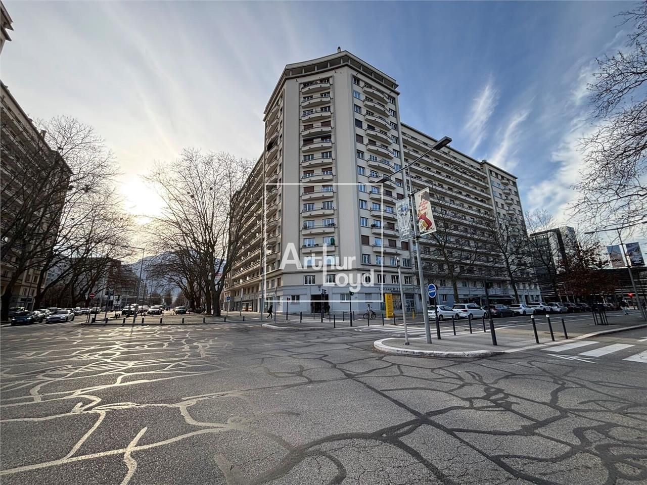 GRENOBLE CENTRE dans un bel immeuble  de standing