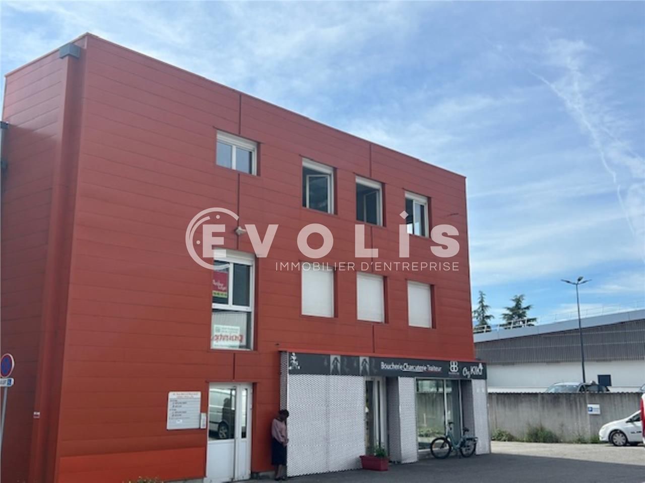 Bureaux rénovés dans un petit immeuble de qualité