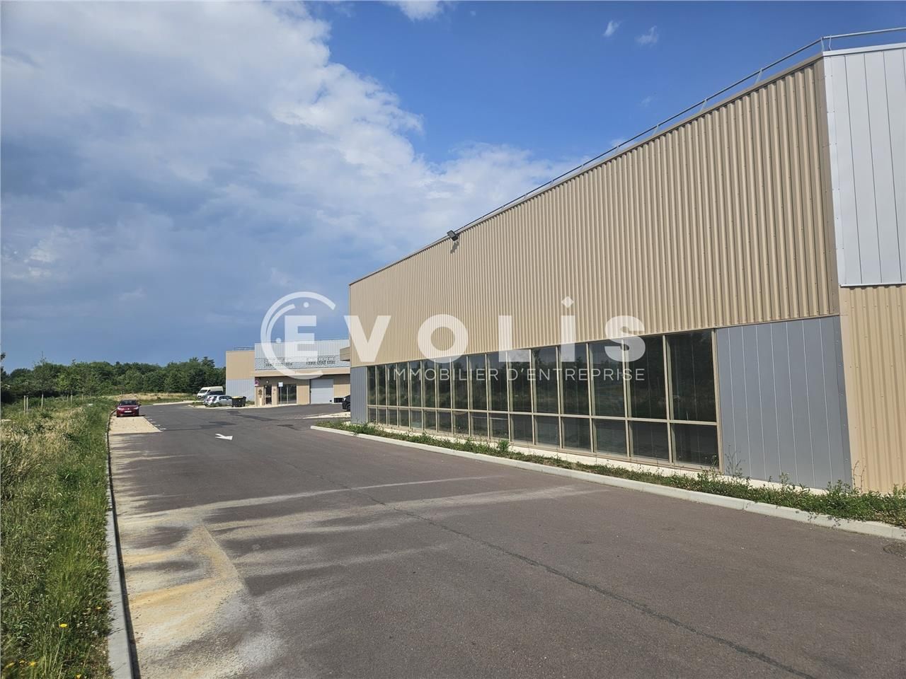 Locaux d'activité de 528 m² non divisibles à vend