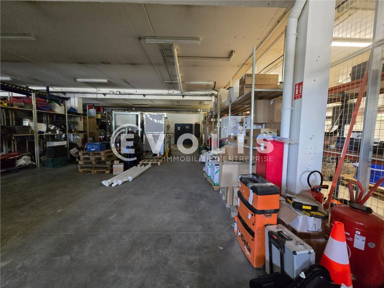 Au coeur de la dynamique zone d'activités de Cour