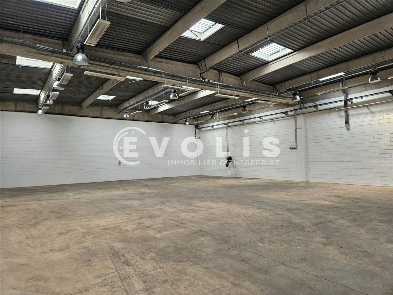 Locaux d'activité de 451 m² non divisibles à loue