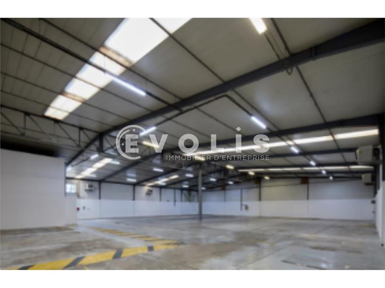 Dans la zone d'activité de Morangis, idéalement s