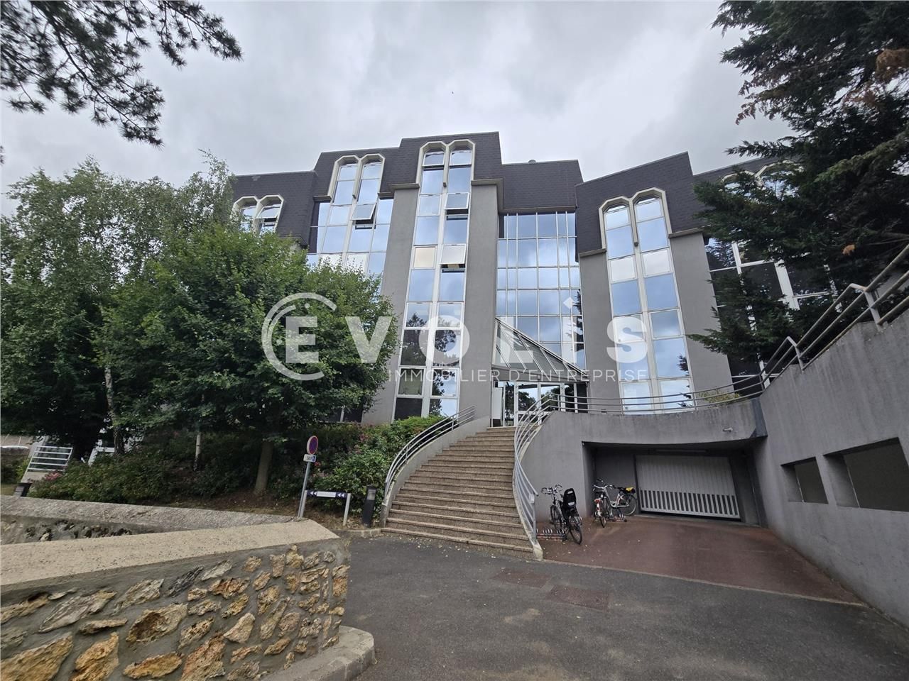 Bureaux de 150 m² non divisibles à louer à Orsay,