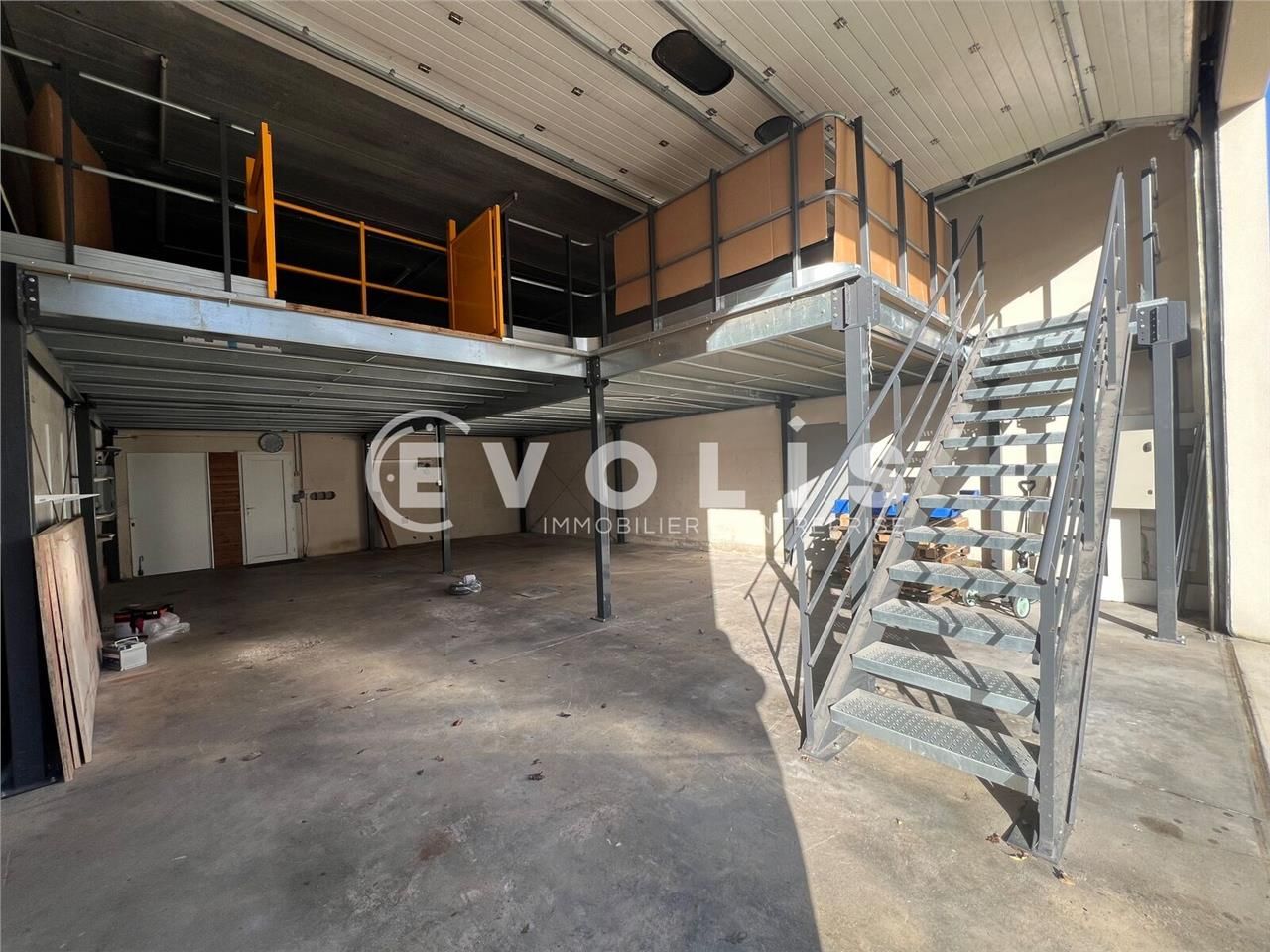 EVOLIS vous propose un entrepôt industriel de 242