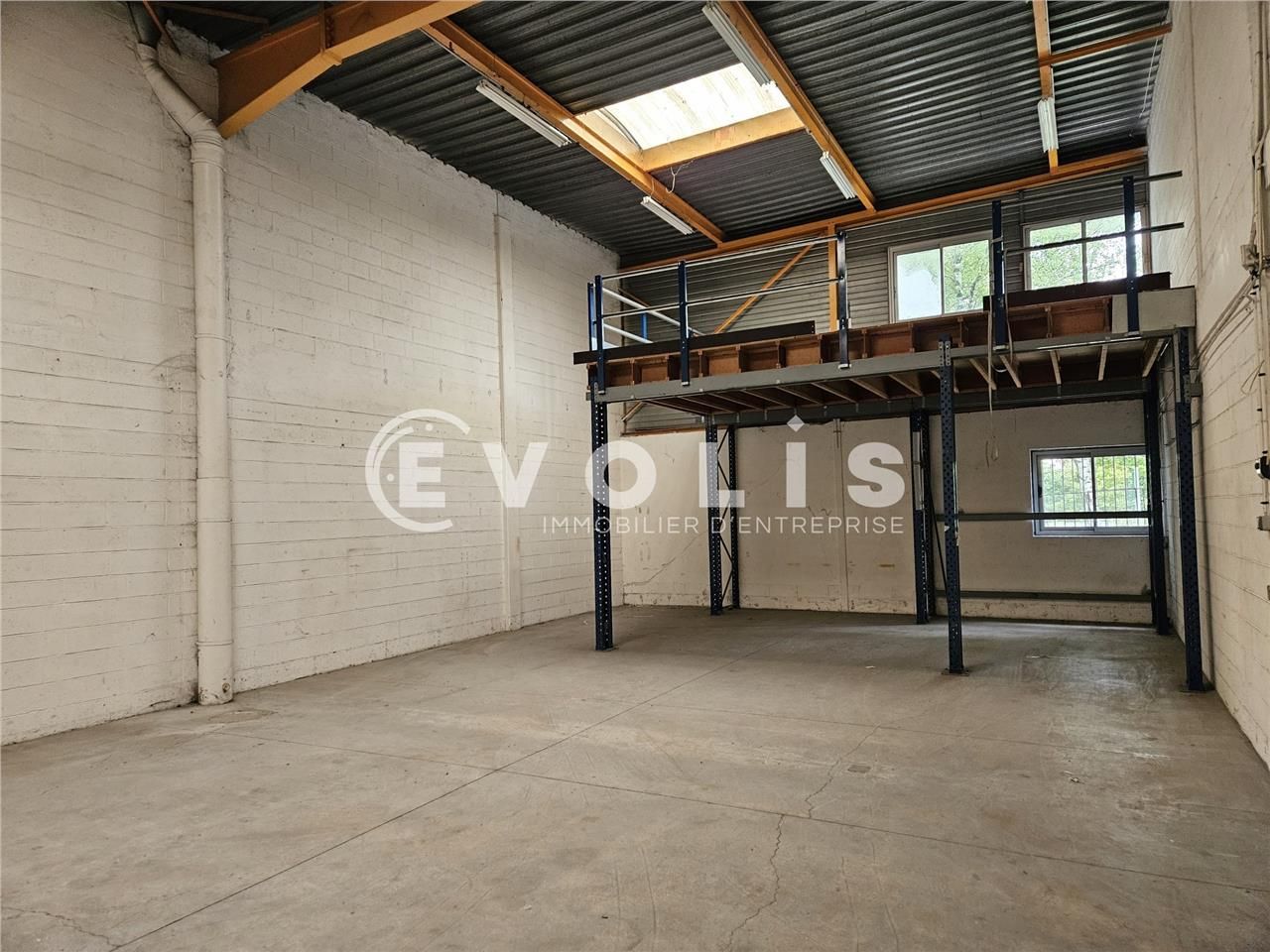 Locaux d'activité de 515 m² non divisibles à loue