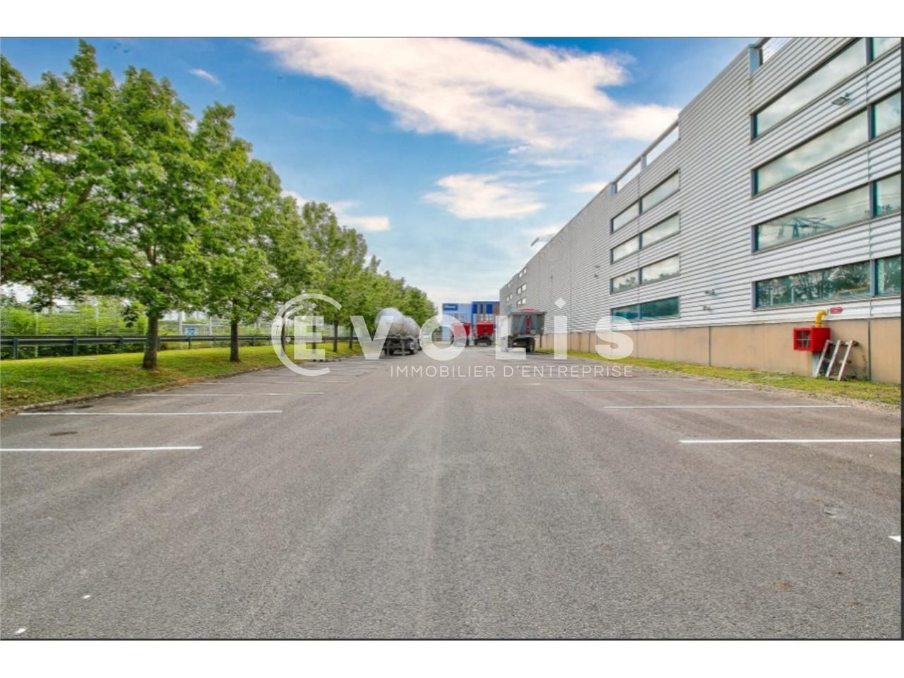 À la recherche d'un entrepôt à louer à Saint Mich