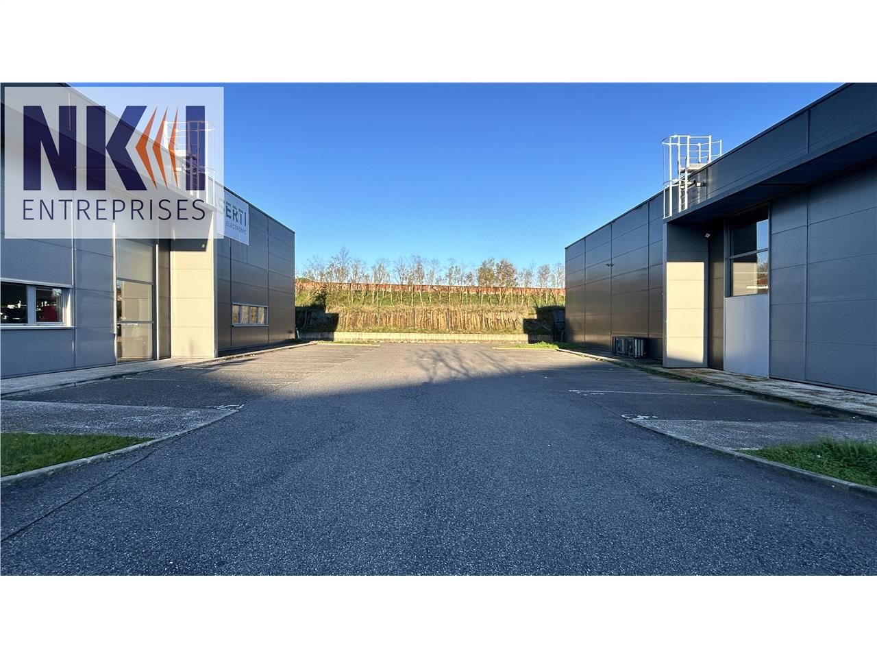 307 m² pour ce com en location à Villeneuve-lès-bouloc