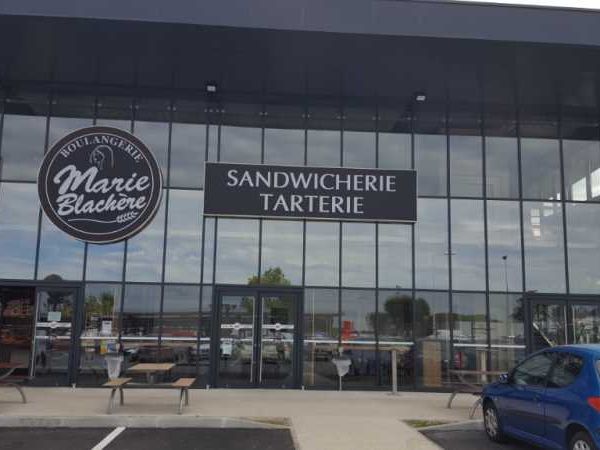 A louer, au sein de la Zone Commerciale de Saint 