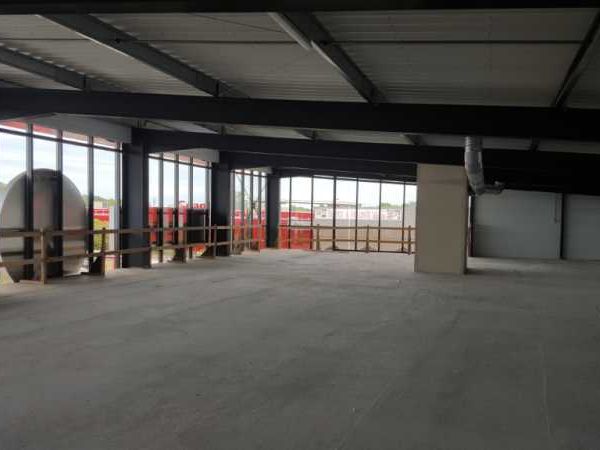 A louer, au sein de la Zone Commerciale de Saint 