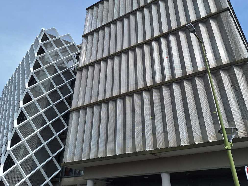 ZFU, au pied du tramway A "Carriet" et de l'axe A