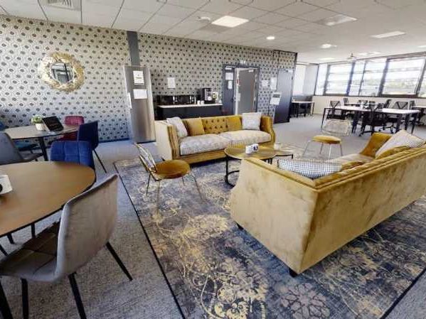 Quelques bureaux ou postes de travail disponibles