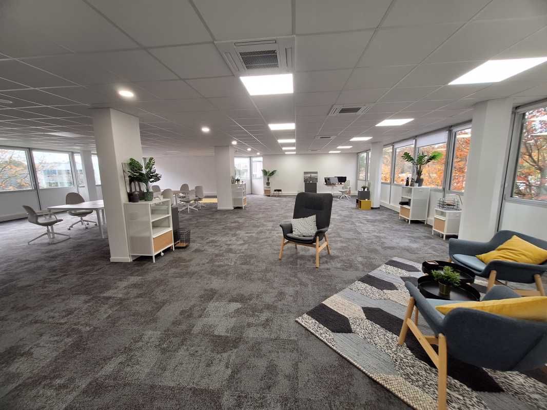 A louer, au pied de la rocade et de l'accès autor