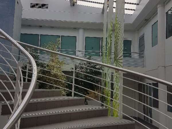 A Mérignac, dans zone tertiaire, à proximité de l