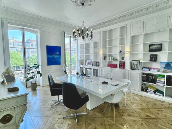 Au coeur du Triangle d'Or bordelais, à proximité 