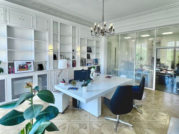 Au coeur du Triangle d'Or bordelais, à proximité 