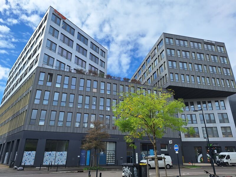 Au sein d'un ensemble immobilier très récent à us