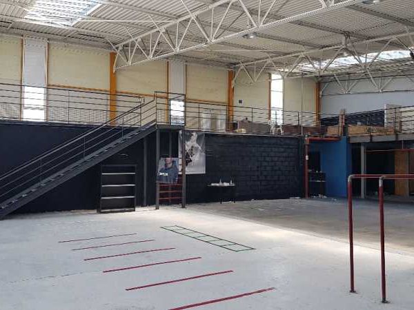 À Pessac au sein de la ZA Bersol et d'un ensemble