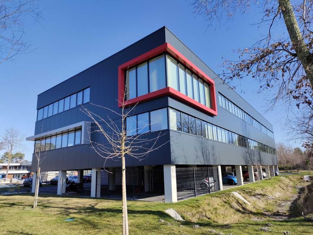 Au sein d'un immeuble neuf sécurisé en R+2 situé 