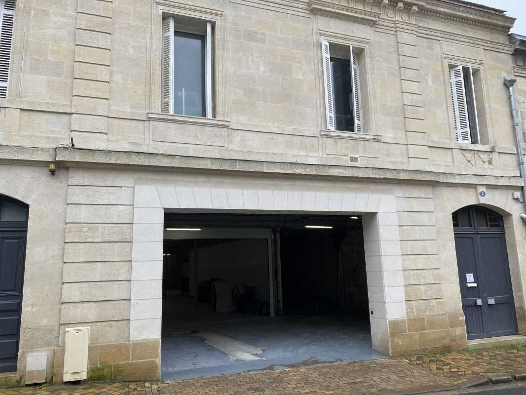 A Bordeaux, proche de la piscine Judaïque, RCG vo