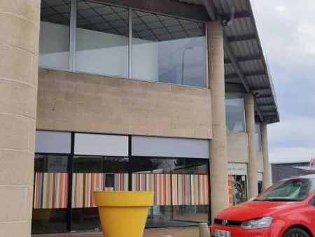 A louer, local commercial de 1100 m² à Mérignac d