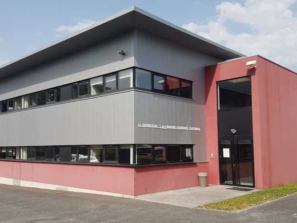 A proximité immédiate de la rocade sortie n°17, R