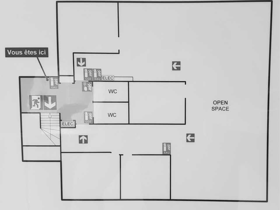 A proximité immédiate de la rocade sortie n°17, R