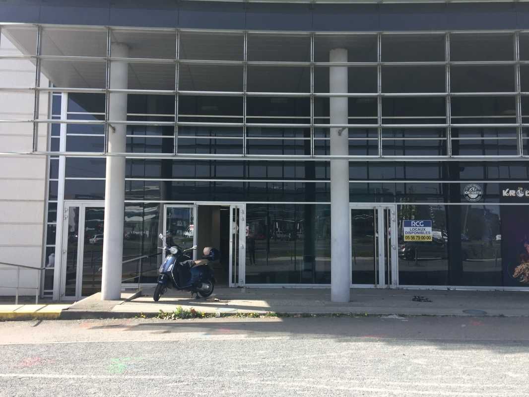 Au pied de la place Ravezies, RCG vous propose à 