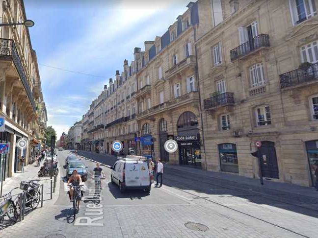 Situé à proximité du Musée d'Aquitaine et de la p
