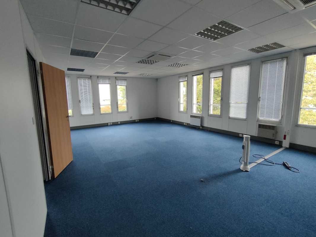 Au sein d'un parc tertiaire de petites et moyenne