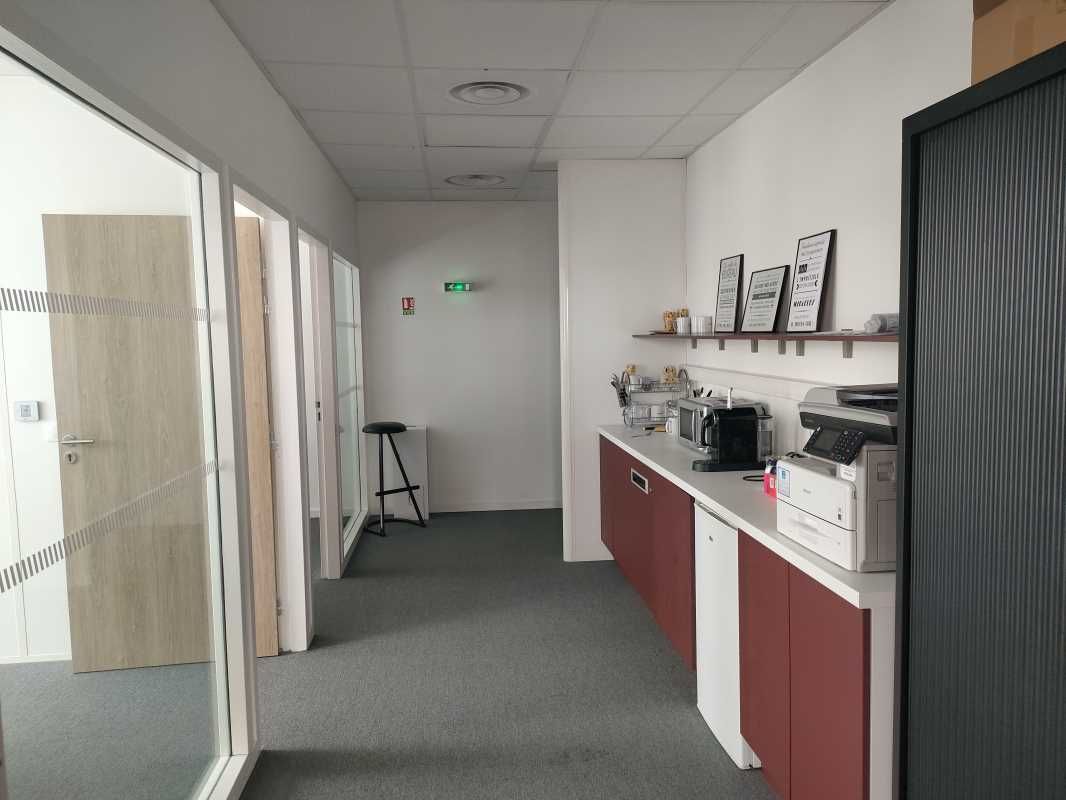 En face du Leclerc du Bouscat et au pied de la st