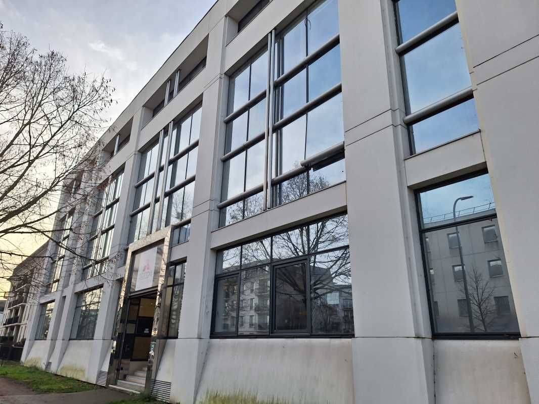 A deux pas de la Place Ravezies (tram C), dans un