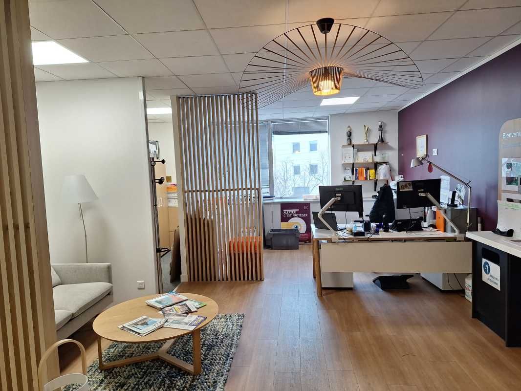 A deux pas de la Place Ravezies (tram C), dans un