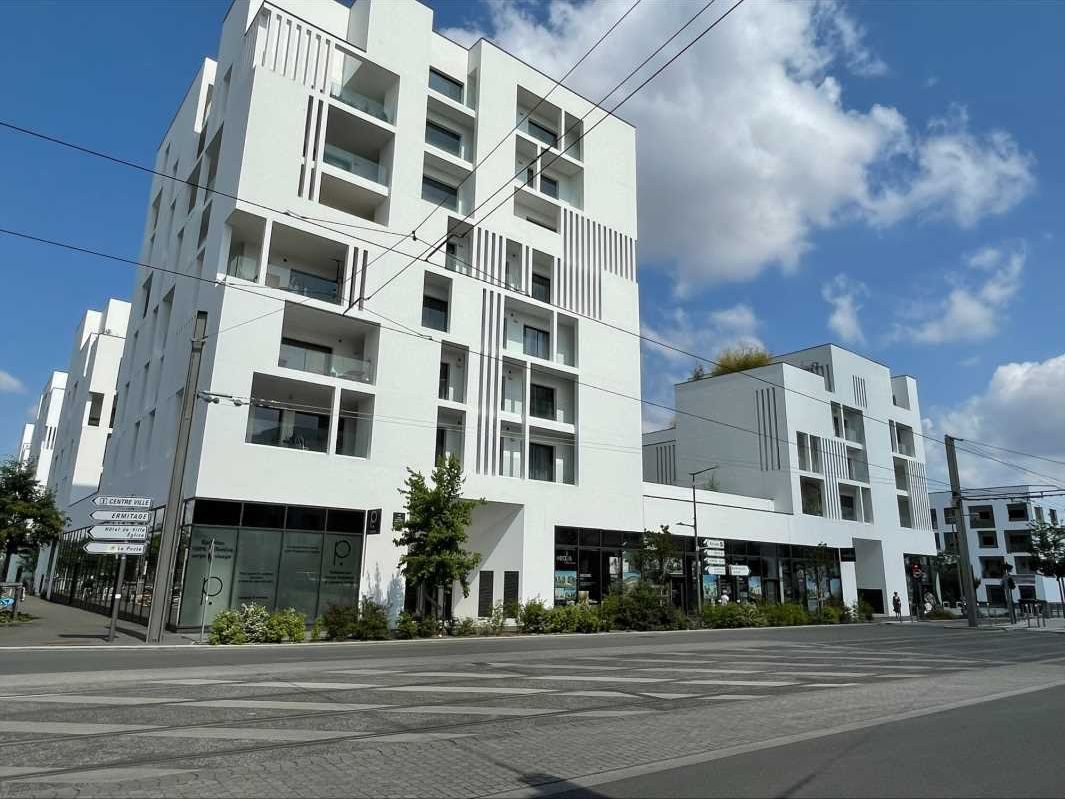 A louer au Bouscat, PROGRAMME COMMERCIAL NEUF tot