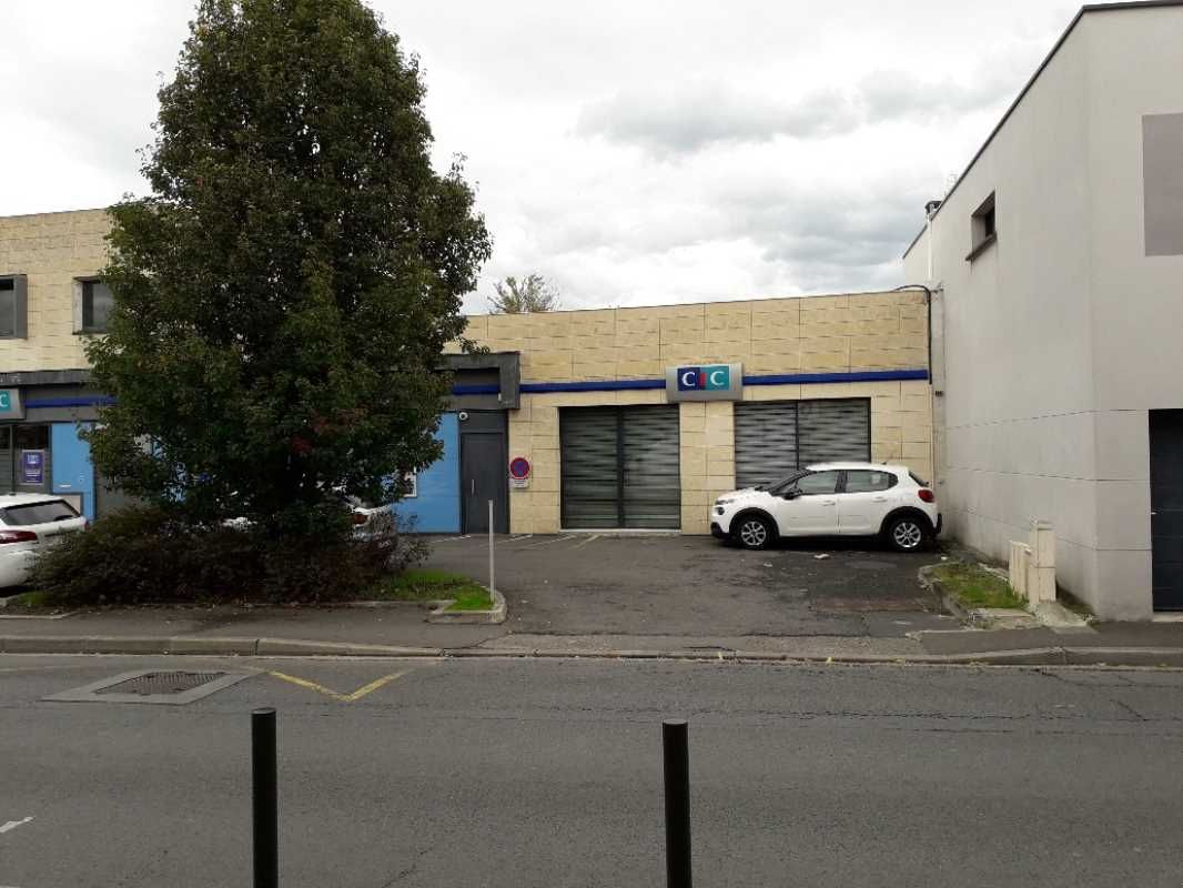 A louer, dans un immeuble indépendant proche de l