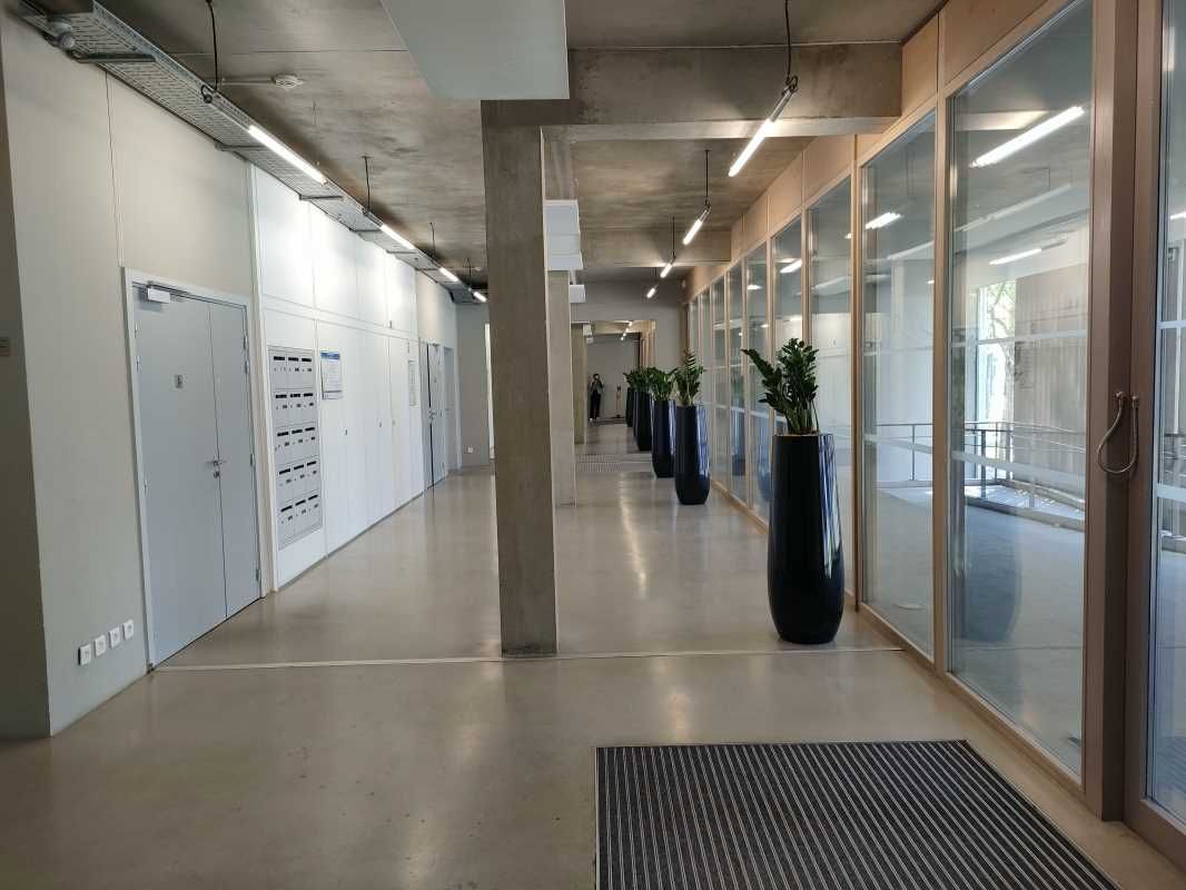 Secteur Bassins à Flot, au pied du tram B, dans u