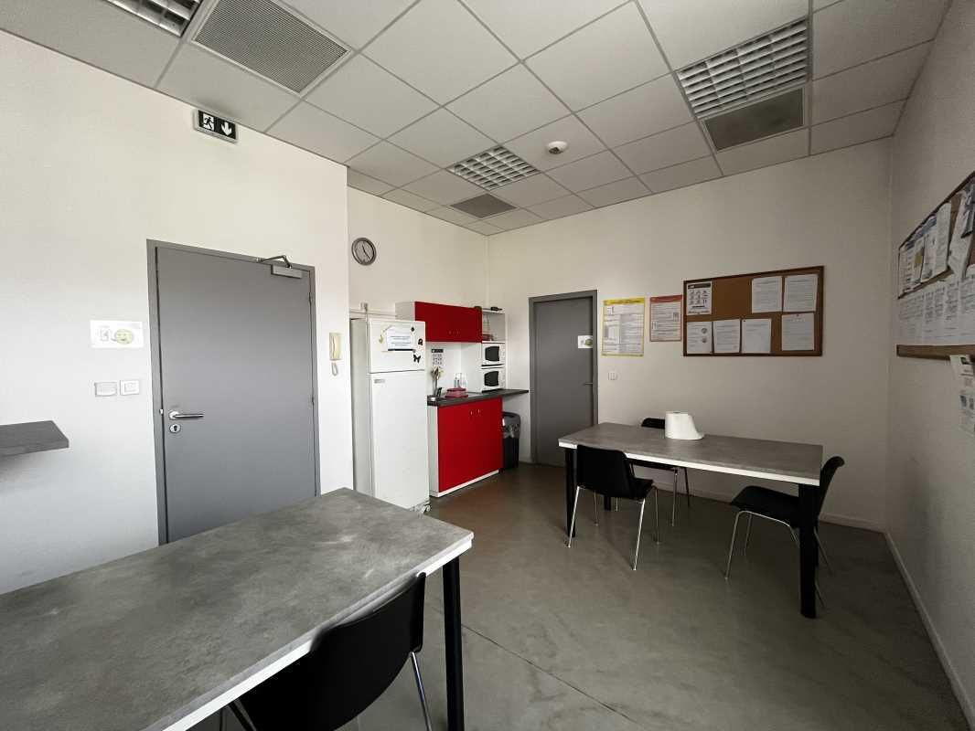 Barrière du Médoc, au pied du tram D et des comme