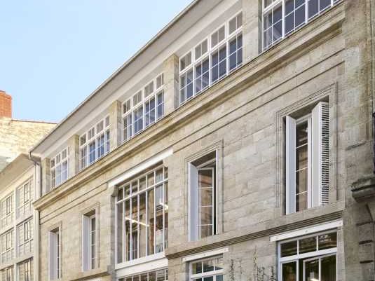 Dans l'hypercentre ville de Bordeaux, à proximité